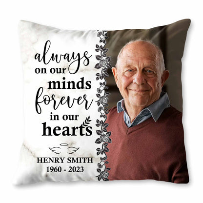 Siempre presente en nuestra mente, por siempre presente en nuestro corazón con rosas y hojas - Almohada personalizada con relleno incluido - HME113_PLW