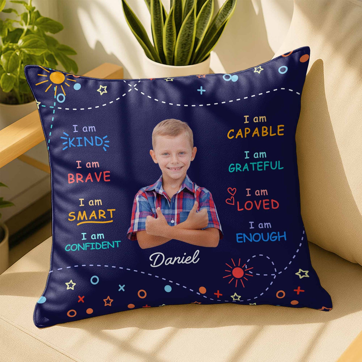 Almohada "Soy Amable, Valiente e Inteligente" con Sol y Estrellas - Almohada Personalizada, Incluye Relleno - KID028_PLW