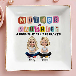 Madre e hija, un vínculo inquebrantable, personajes de dibujos animados - Plato de joyería personalizado, plato cuadrado de cerámica - MOM037_SCRD