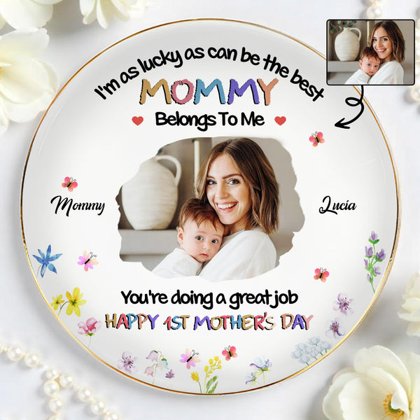 Soy tan afortunada como puedo ser. La mejor mamá me pertenece. Flores y foto de madre e hijo. Plato de joyería personalizado, plato de cerámica, forma redonda. MOM079_RCRF
