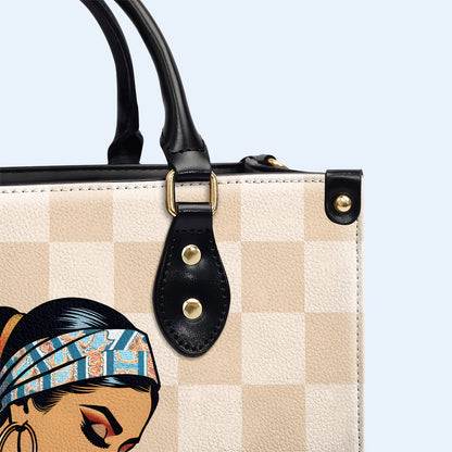 Celle qui s'agenouille devant Dieu - Sac à main en cuir personnalisé - MX10