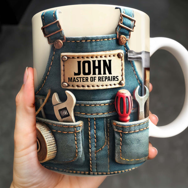 Maestro de Reparaciones, Cinturón de Herramientas, Llave Inglesa, Cinta Métrica - Taza de Café Personalizada - DAD062_MG