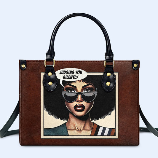 Juzgándote en silencio - Bolso de mano de cuero personalizado - judging02